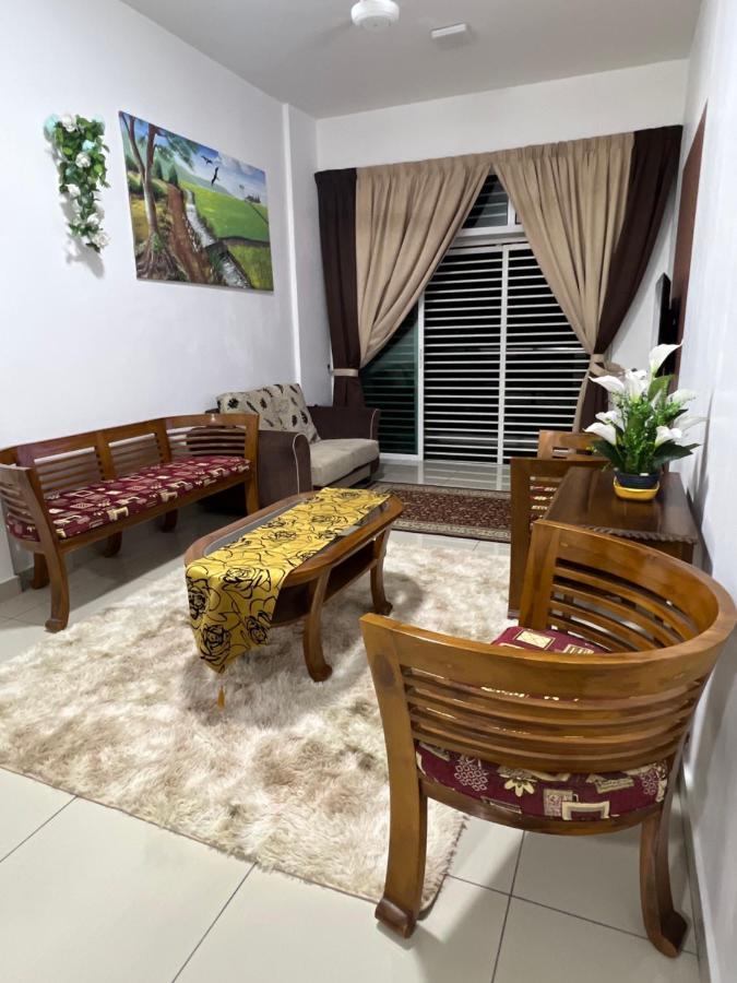 Ilsham Guest House @ Seroja Hills Bbst Sepang Bagian luar foto